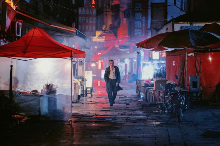"Un Grand Voyage Vers la Nuit" : les secrets d'un plan-séquence unique thumbnail